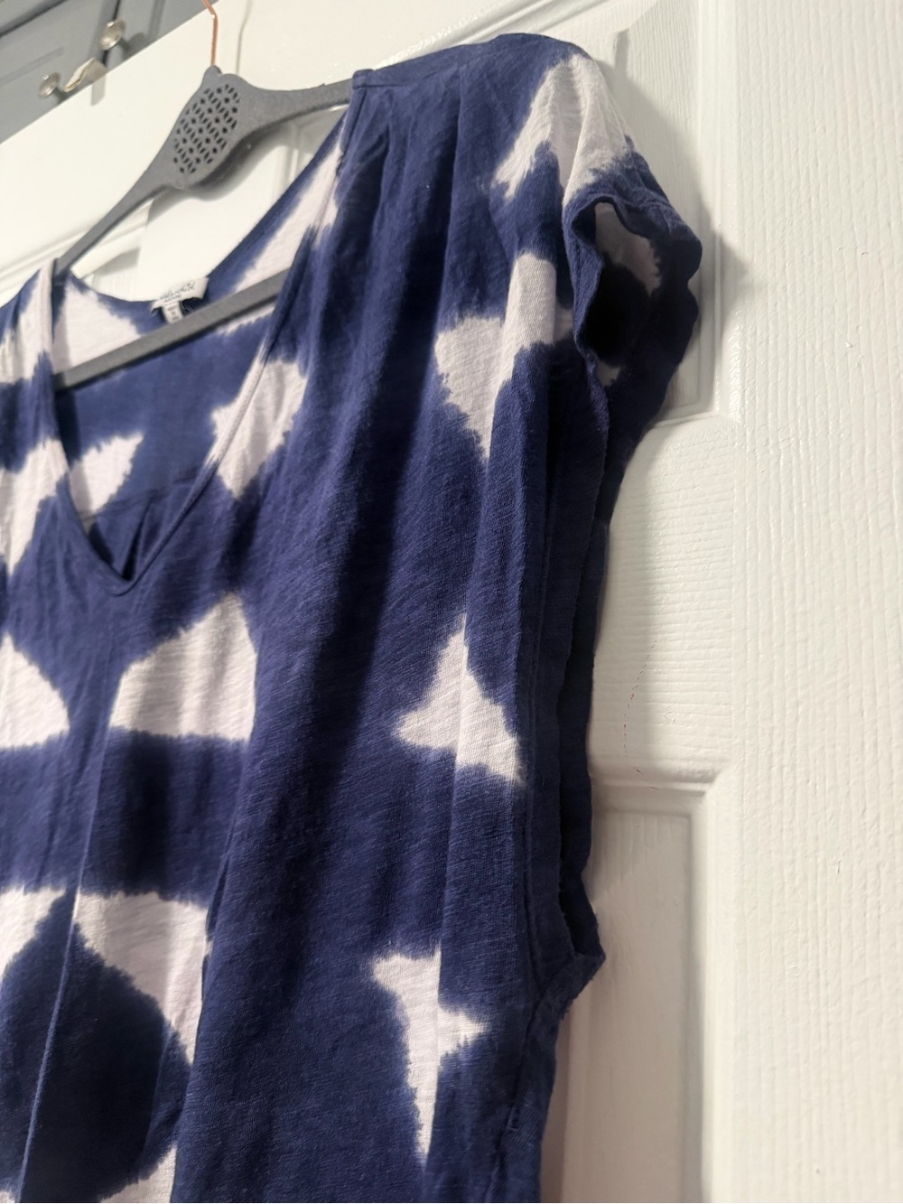 Splendid Women’s Medium Navy White Shibori Tie Dye V Neck Top Made in USA - Picture 9 of 11